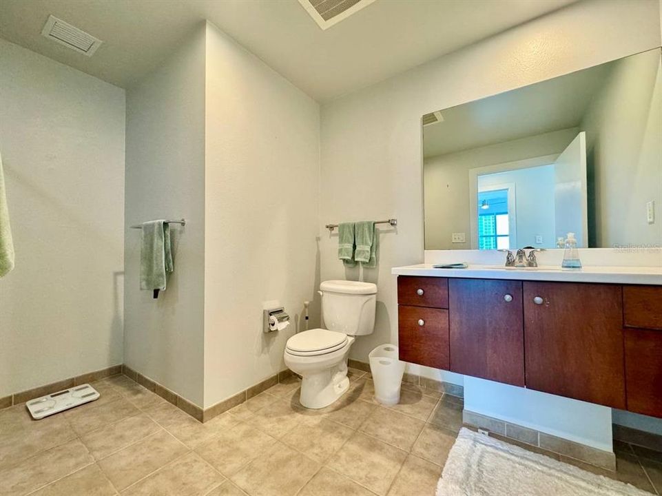 最近租的: $3,650 (2 贝兹, 2 浴室, 1379 平方英尺)