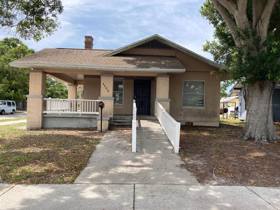 For Rent: $2,350 (3 beds, 1 baths, 1140 Square Feet)