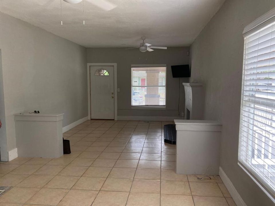 For Rent: $2,350 (3 beds, 1 baths, 1140 Square Feet)