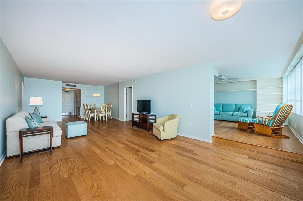 For Sale: $439,900 (2 beds, 2 baths, 1605 Square Feet)