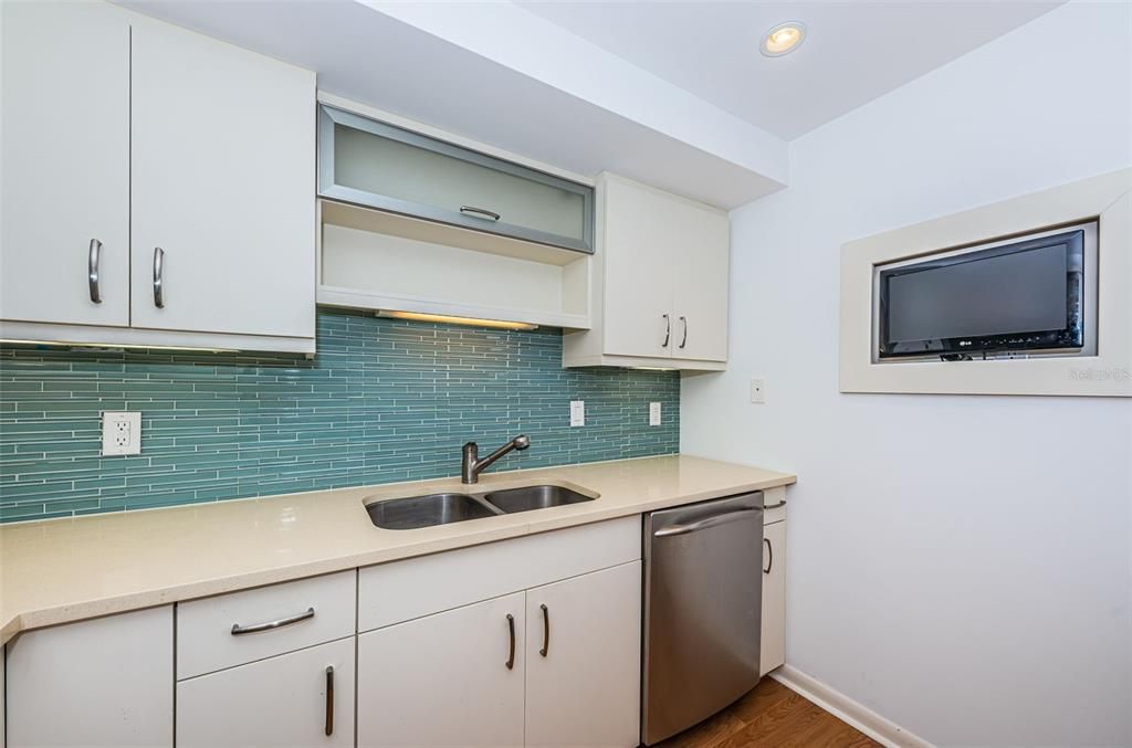 For Sale: $439,900 (2 beds, 2 baths, 1605 Square Feet)