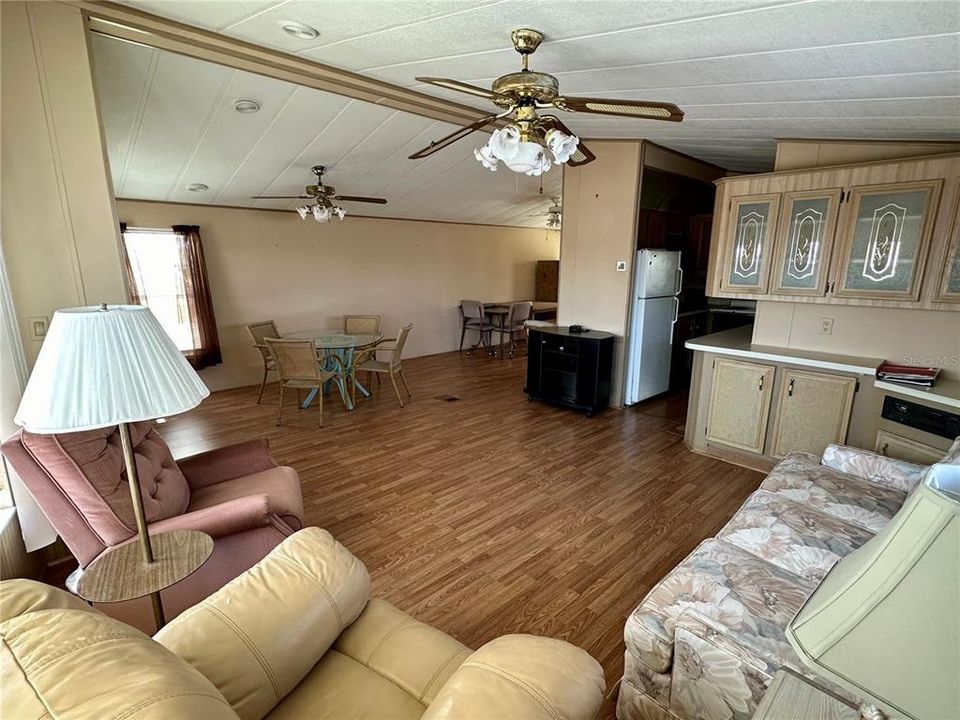 For Sale: $95,000 (1 beds, 1 baths, 724 Square Feet)