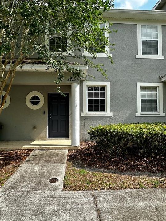 Active With Contract: $1,750 (2 beds, 2 baths, 1096 Square Feet)