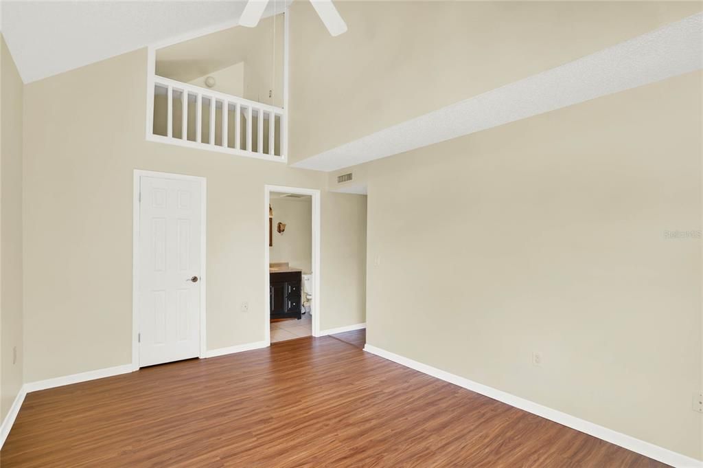 For Sale: $178,500 (2 beds, 2 baths, 1099 Square Feet)