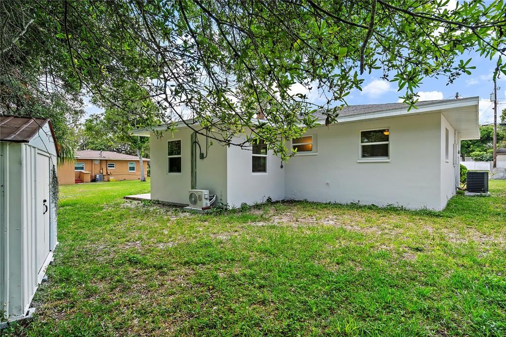 For Sale: $325,000 (2 beds, 1 baths, 996 Square Feet)