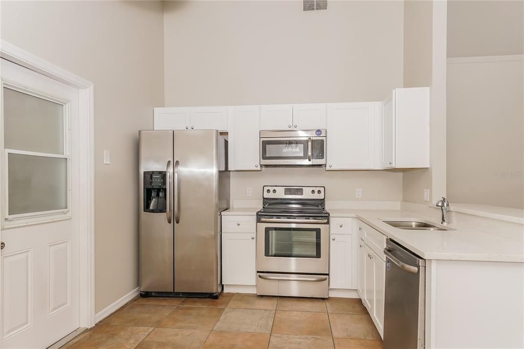 For Rent: $2,350 (3 beds, 2 baths, 1294 Square Feet)