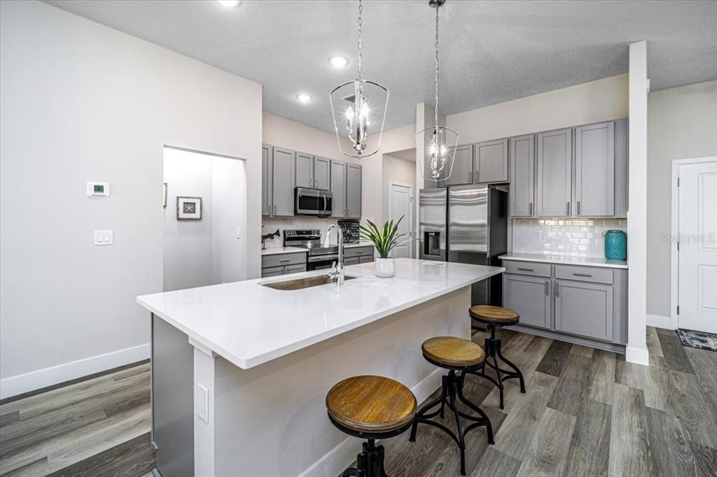 For Sale: $359,900 (3 beds, 2 baths, 1721 Square Feet)