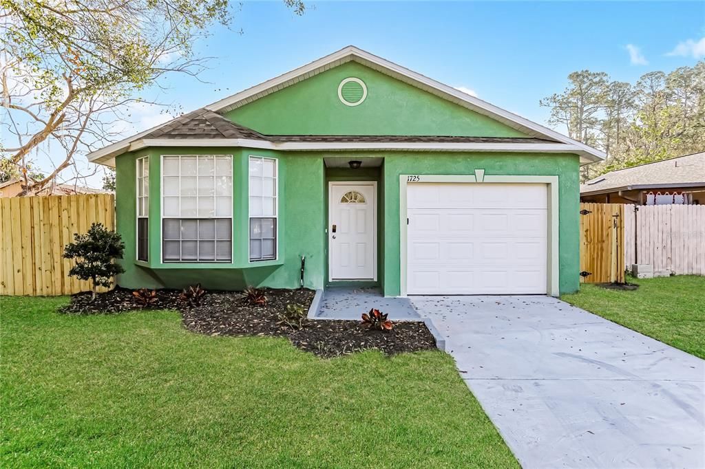 Active With Contract: $2,160 (3 beds, 2 baths, 1175 Square Feet)