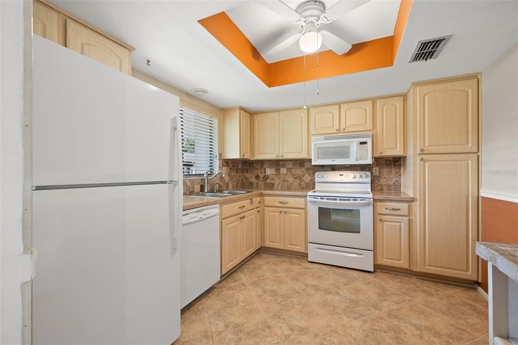 For Sale: $229,950 (2 beds, 2 baths, 960 Square Feet)