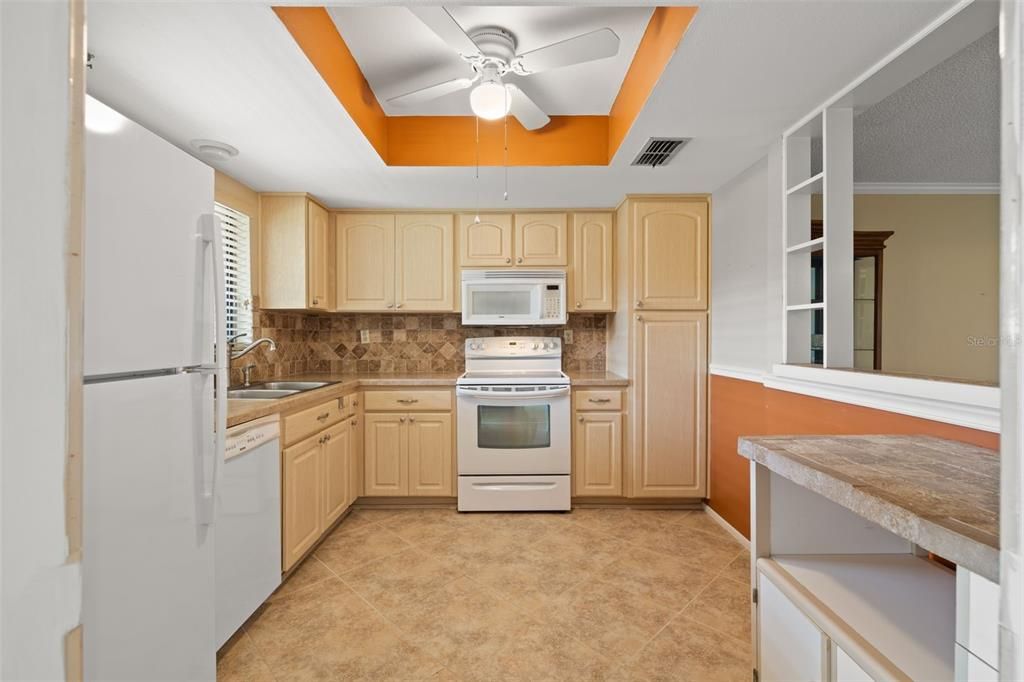 For Sale: $229,950 (2 beds, 2 baths, 960 Square Feet)