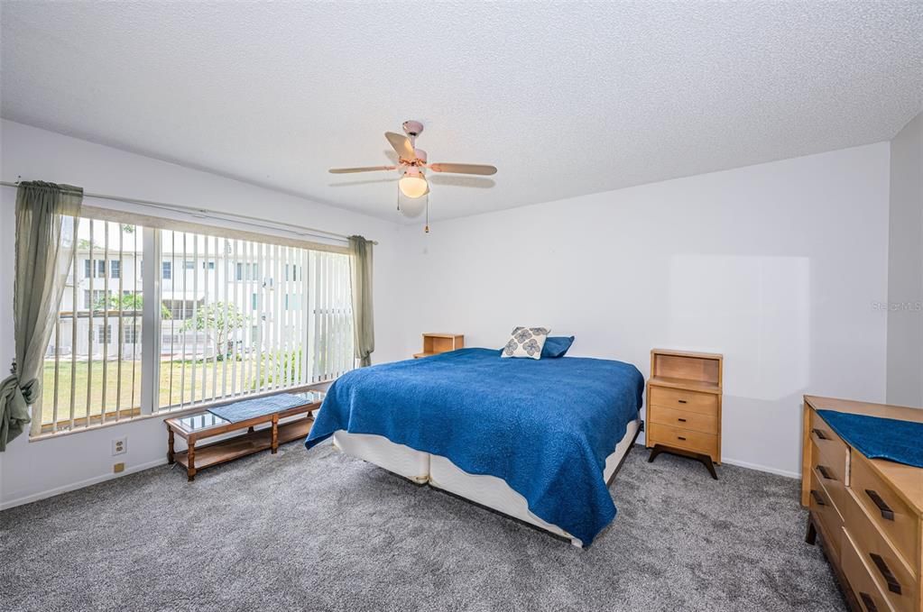 Active With Contract: $120,000 (1 beds, 1 baths, 800 Square Feet)