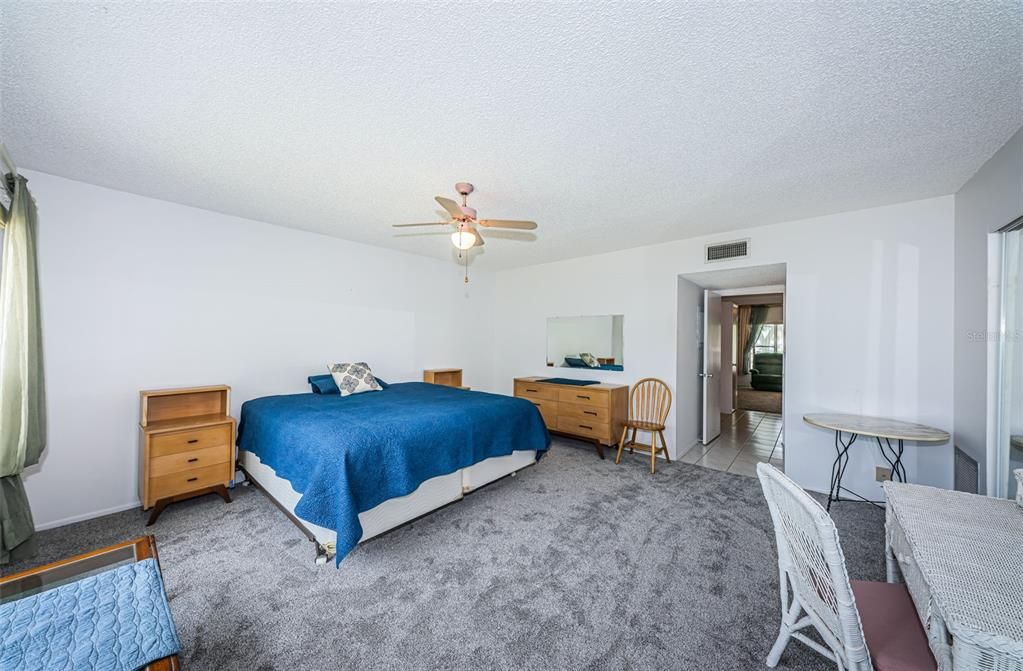 Active With Contract: $120,000 (1 beds, 1 baths, 800 Square Feet)