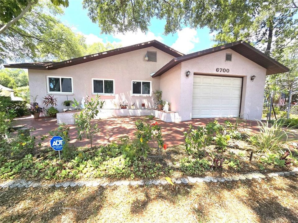For Sale: $539,000 (4 beds, 2 baths, 1744 Square Feet)