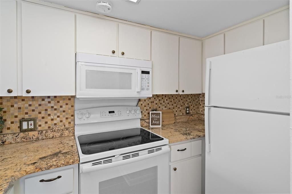 For Sale: $249,900 (2 beds, 1 baths, 768 Square Feet)