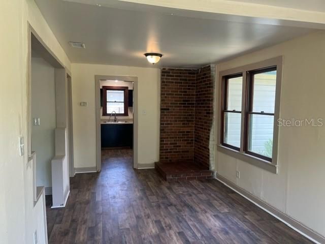 Active With Contract: $169,900 (3 beds, 2 baths, 1098 Square Feet)