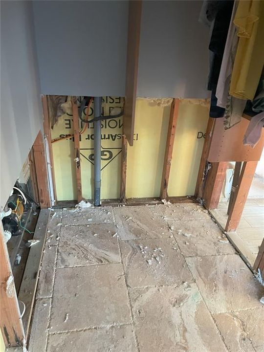 Mater Bedroom with unfinished Travertine Tile