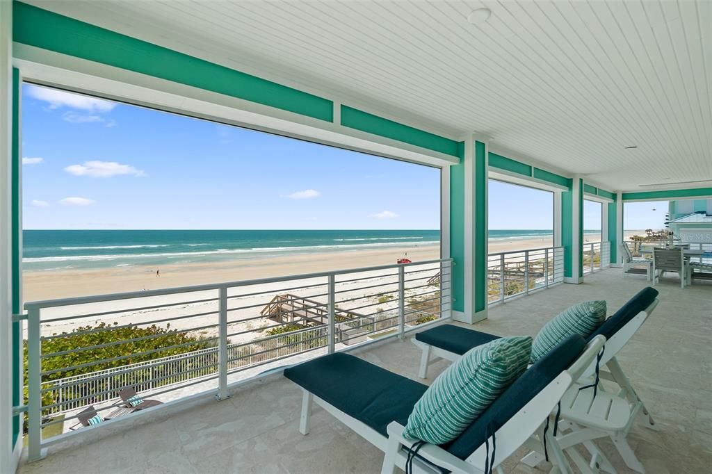 3rd Floor Balcony Overlooks Beach