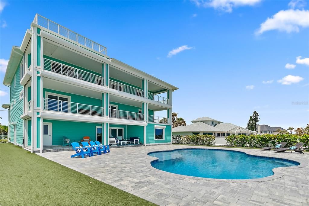 View of Back of Property w/Lanai & Pool