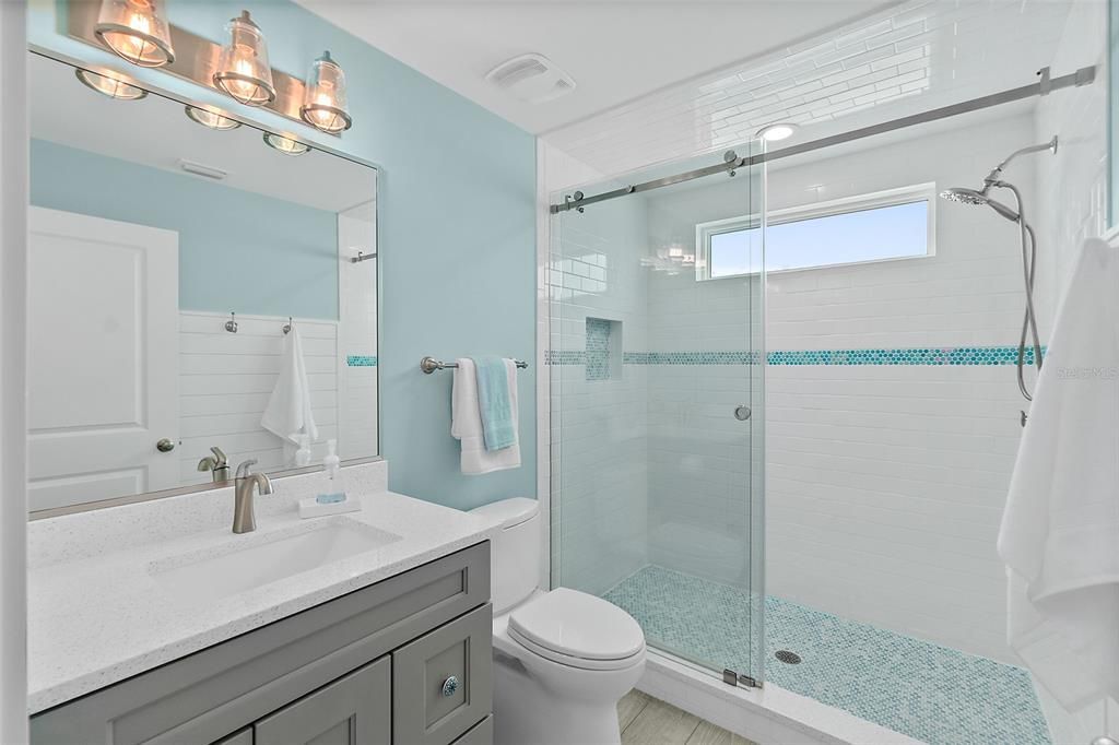 2nd Floor Full Bathroom w/Tub & Shower Combo