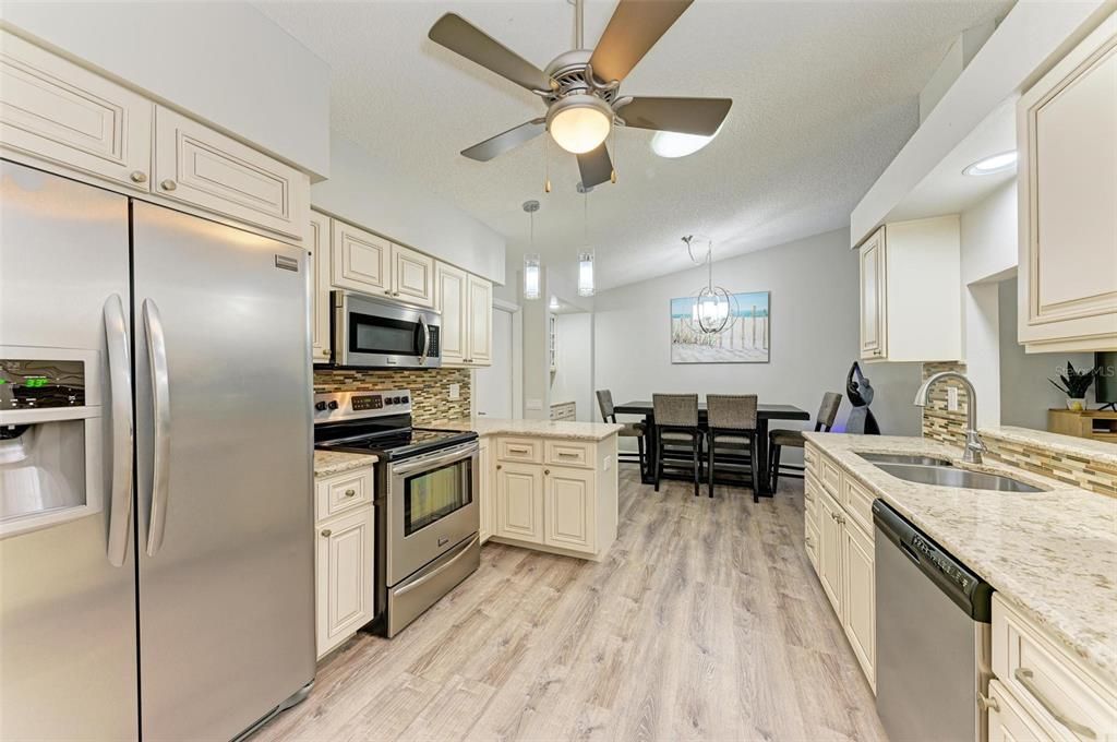 For Sale: $329,000 (2 beds, 2 baths, 1476 Square Feet)