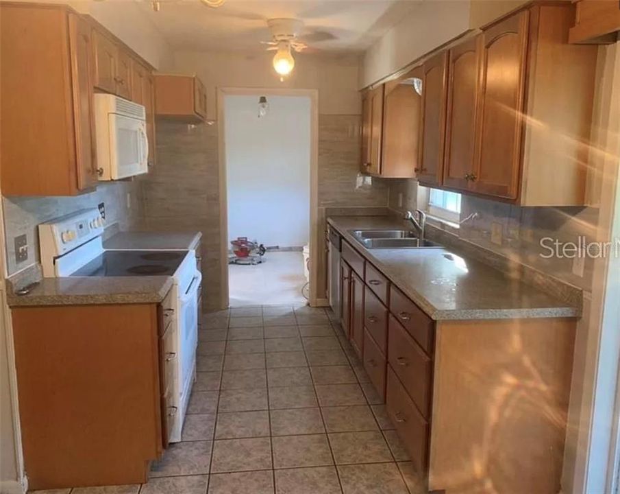For Sale: $229,000 (3 beds, 1 baths, 1075 Square Feet)