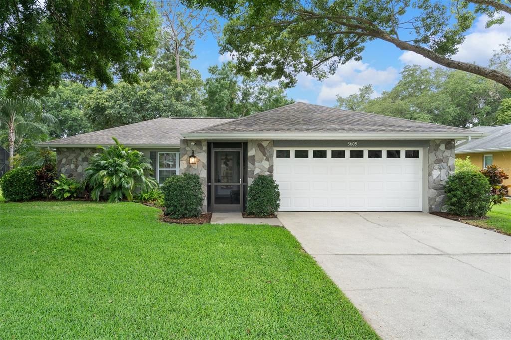 Recently Sold: $585,000 (3 beds, 2 baths, 1609 Square Feet)
