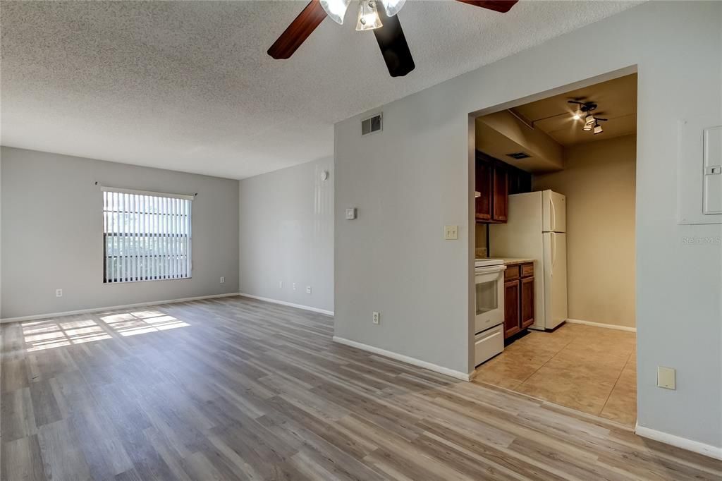 For Sale: $138,000 (1 beds, 1 baths, 575 Square Feet)