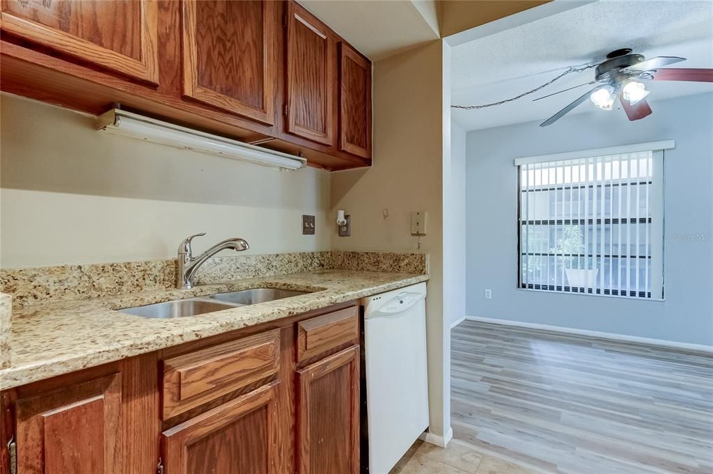 For Sale: $138,000 (1 beds, 1 baths, 575 Square Feet)