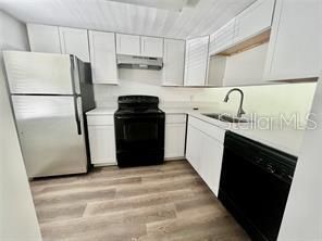 For Rent: $1,600 (2 beds, 2 baths, 879 Square Feet)