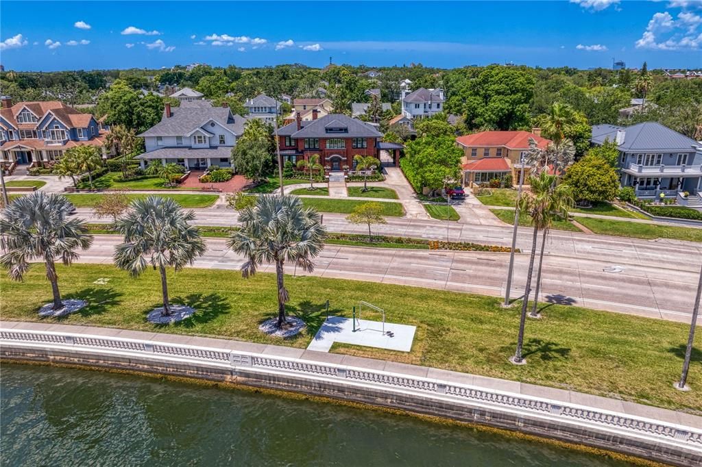 For Sale: $5,995,000 (5 beds, 4 baths, 5384 Square Feet)