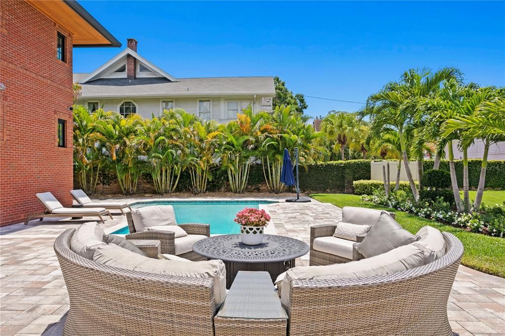 For Sale: $5,995,000 (5 beds, 4 baths, 5384 Square Feet)