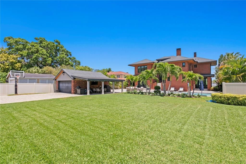 For Sale: $5,995,000 (5 beds, 4 baths, 5384 Square Feet)