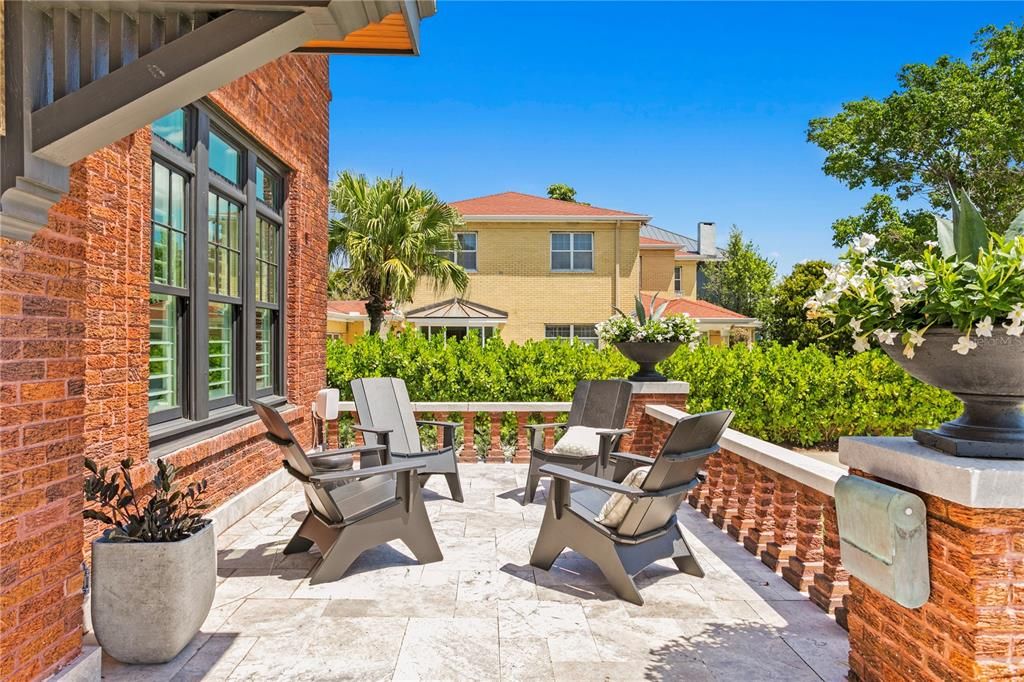 For Sale: $5,995,000 (5 beds, 4 baths, 5384 Square Feet)