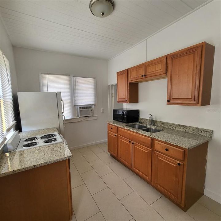 Active With Contract: $1,000 (1 beds, 1 baths, 330 Square Feet)