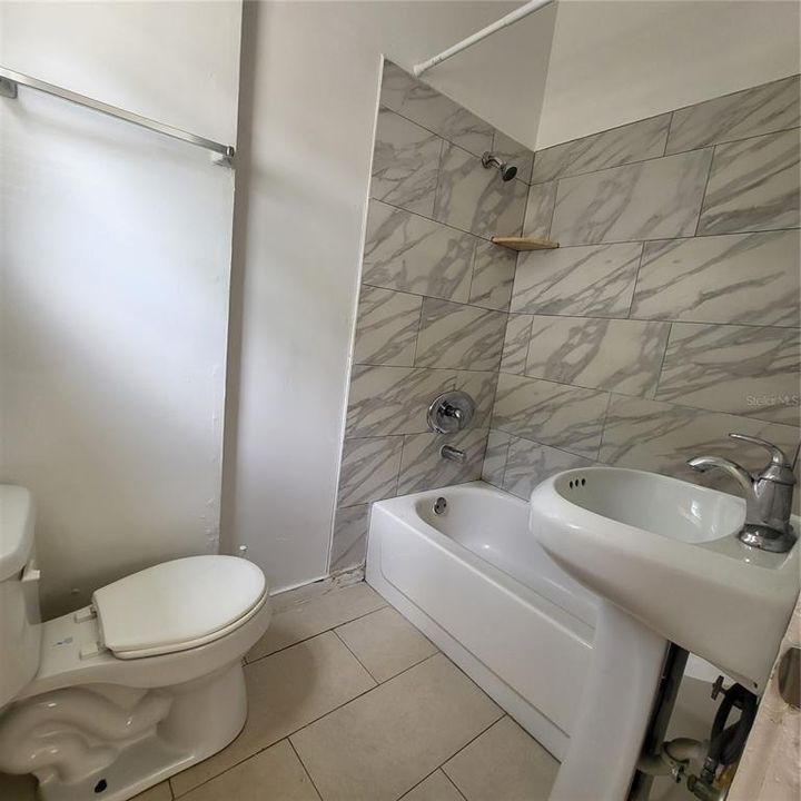 Active With Contract: $1,000 (1 beds, 1 baths, 330 Square Feet)