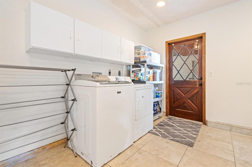 Active With Contract: $610,000 (3 beds, 2 baths, 2078 Square Feet)