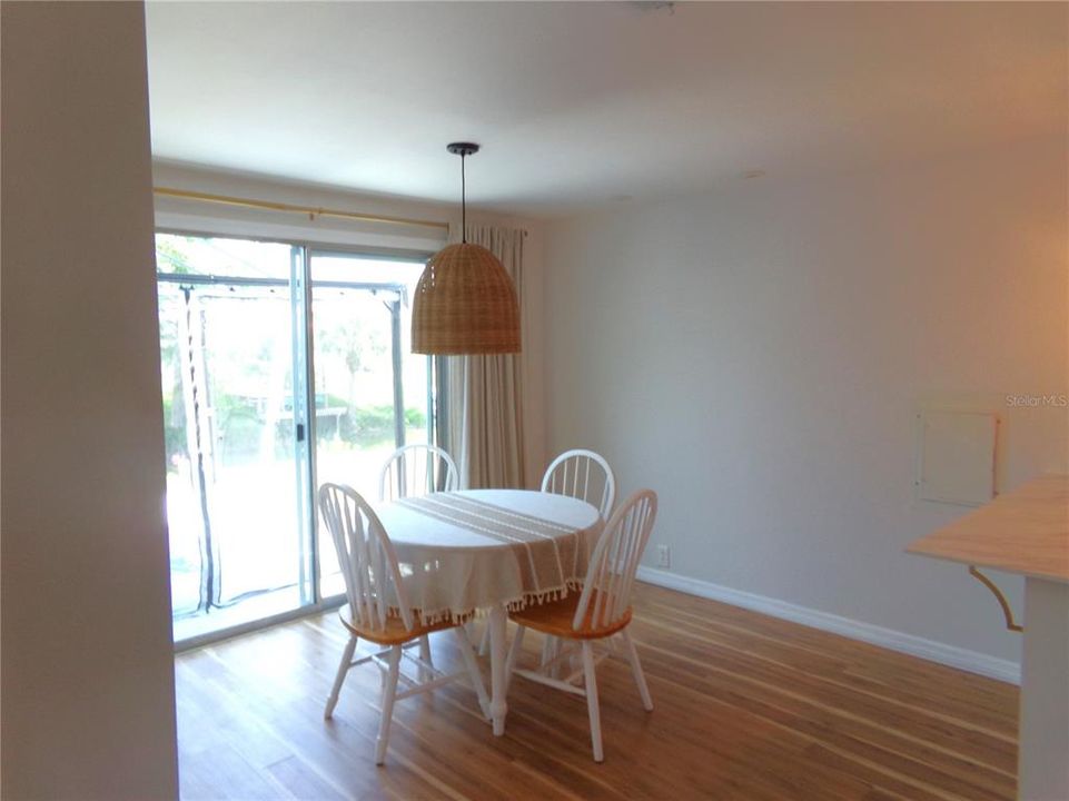 For Sale: $210,000 (2 beds, 2 baths, 1068 Square Feet)