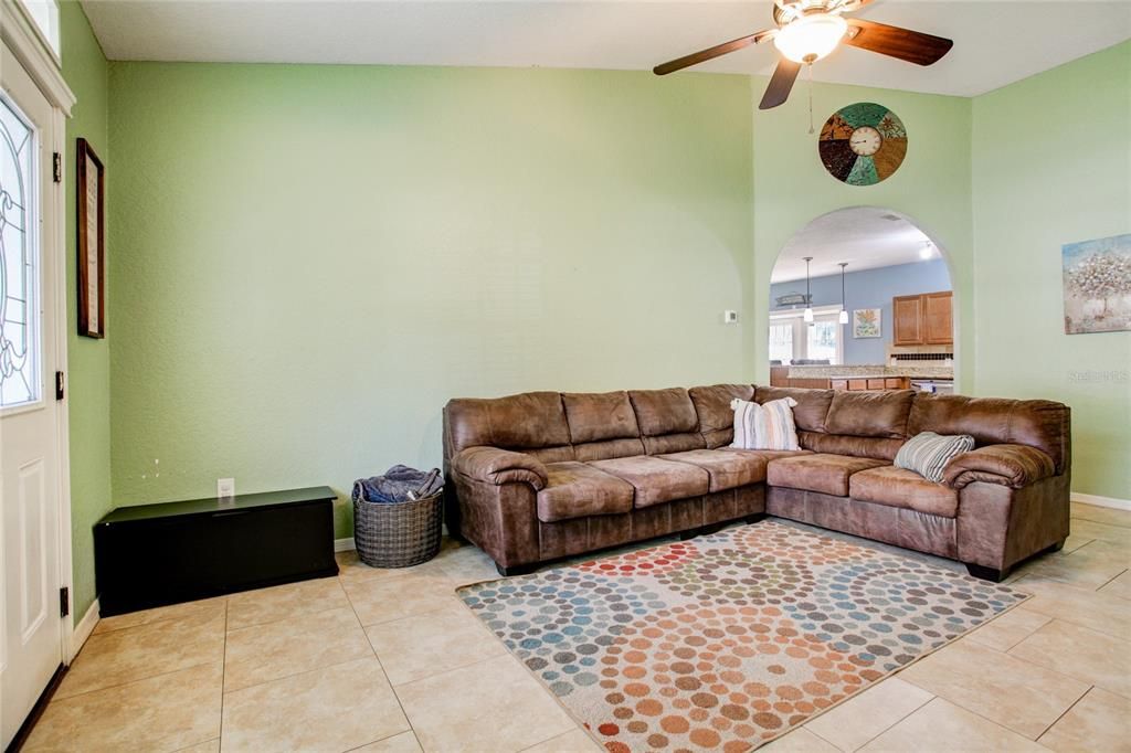 For Sale: $395,000 (3 beds, 2 baths, 1327 Square Feet)