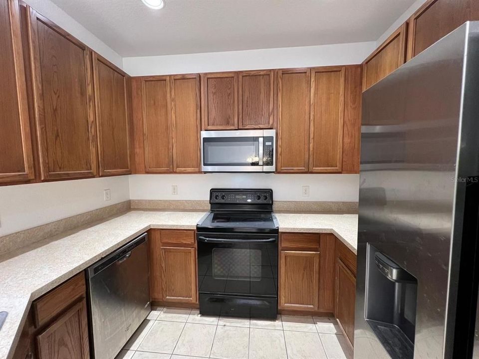 For Rent: $2,400 (4 beds, 3 baths, 1822 Square Feet)