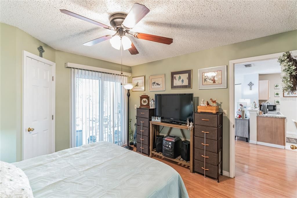 For Sale: $169,500 (1 beds, 1 baths, 648 Square Feet)