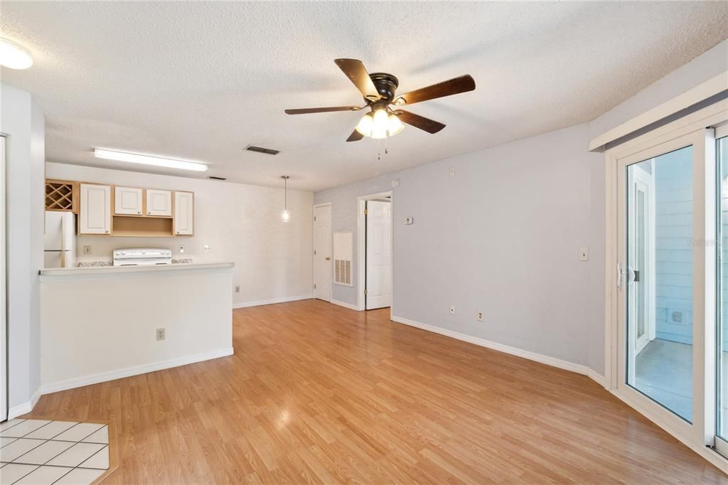 Active With Contract: $164,500 (1 beds, 1 baths, 648 Square Feet)