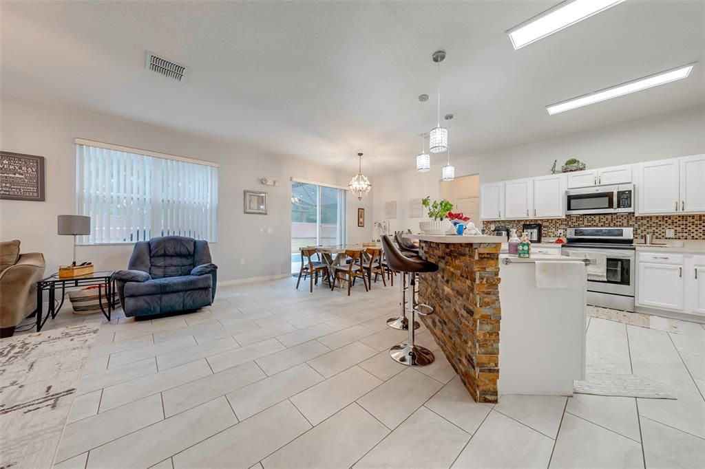 Active With Contract: $475,000 (4 beds, 3 baths, 2620 Square Feet)