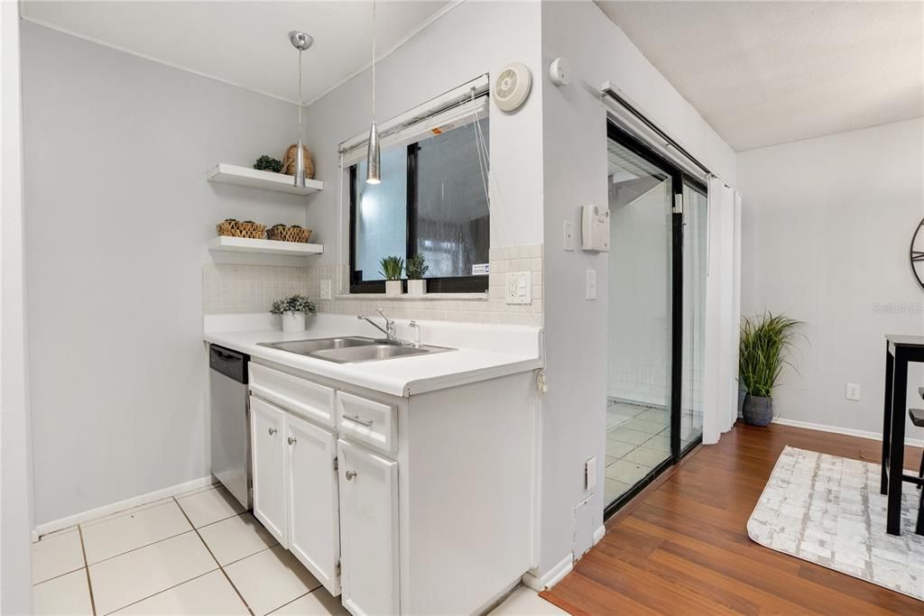 Active With Contract: $241,500 (2 beds, 1 baths, 1324 Square Feet)