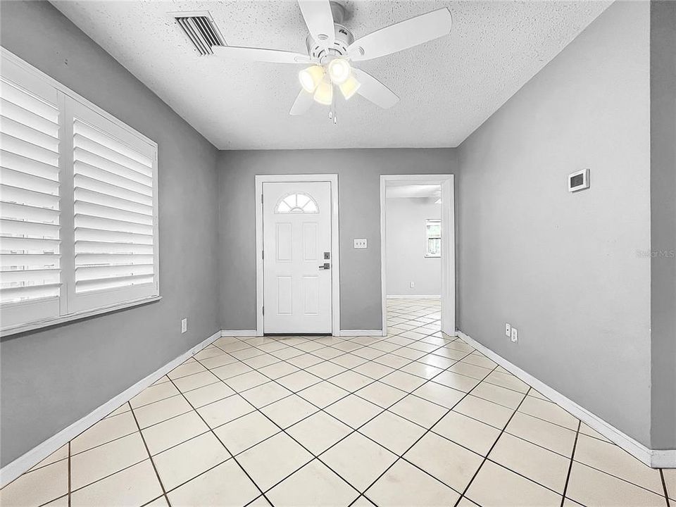 For Sale: $350,000 (3 beds, 1 baths, 928 Square Feet)