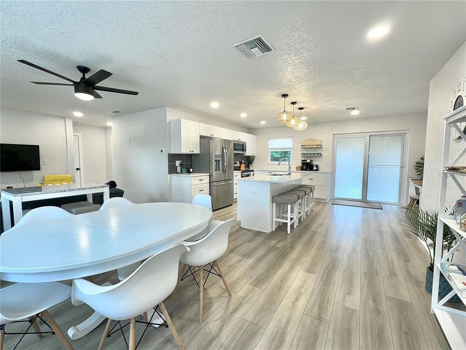 For Sale: $430,000 (3 beds, 2 baths, 1404 Square Feet)
