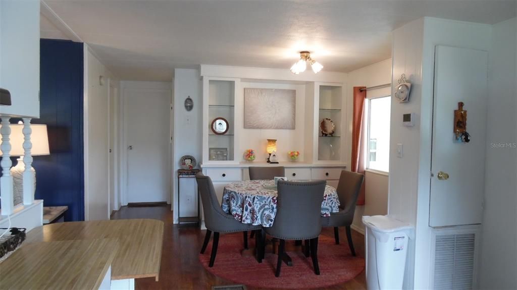 For Sale: $159,900 (2 beds, 2 baths, 960 Square Feet)