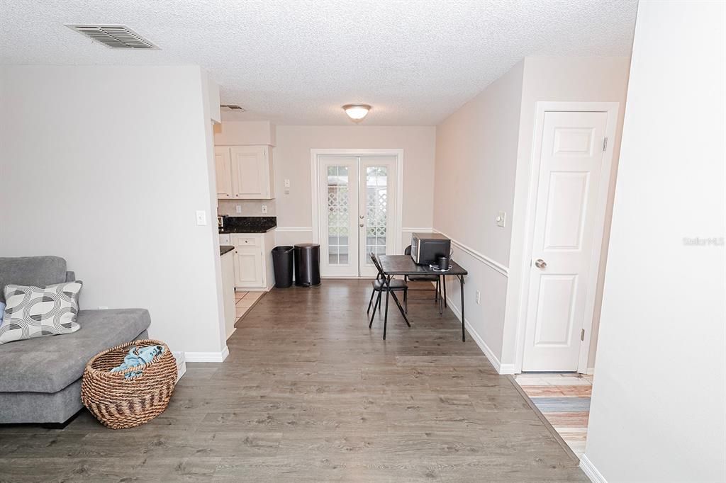 For Sale: $234,900 (2 beds, 1 baths, 870 Square Feet)