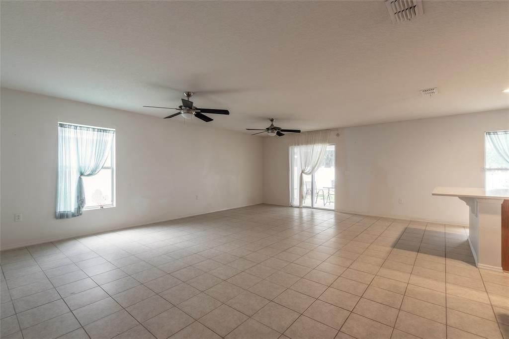 For Sale: $369,000 (3 beds, 2 baths, 1439 Square Feet)
