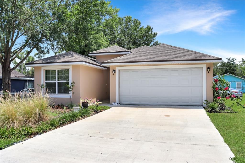 Active With Contract: $339,990 (3 beds, 2 baths, 1348 Square Feet)