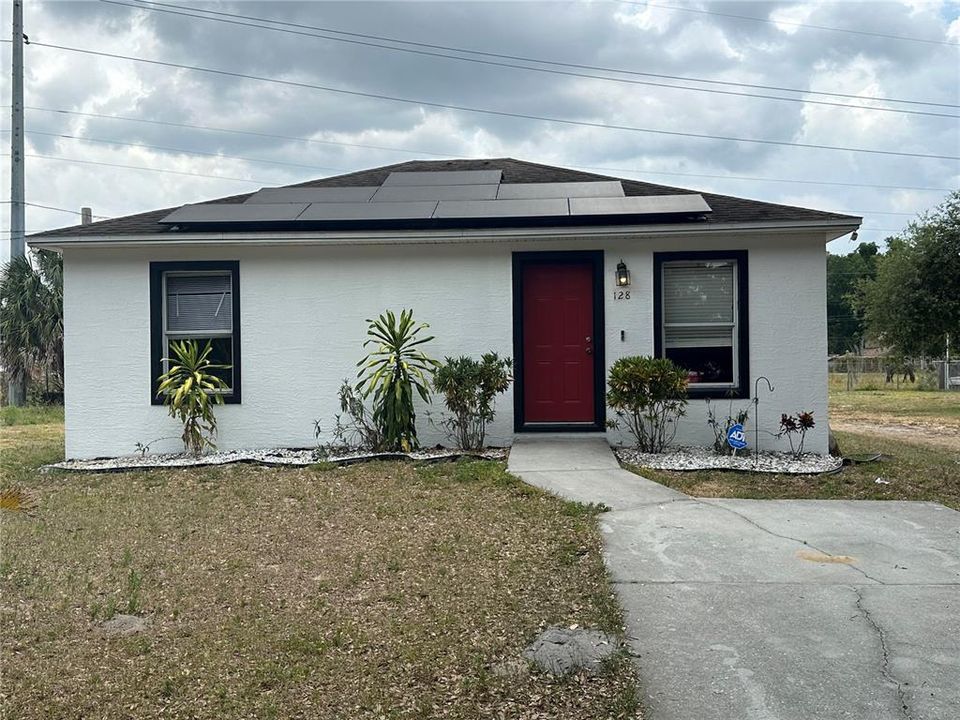 For Sale: $229,900 (2 beds, 1 baths, 806 Square Feet)